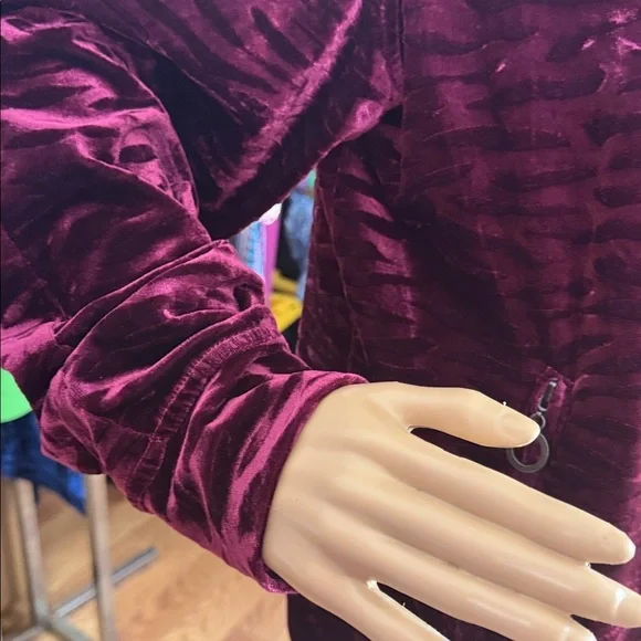 Tickled Pink Velvet Burgundy Jacket Size XL - Picture 4 of 6
